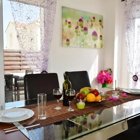 Beautiful With Private Pool, 1231 *