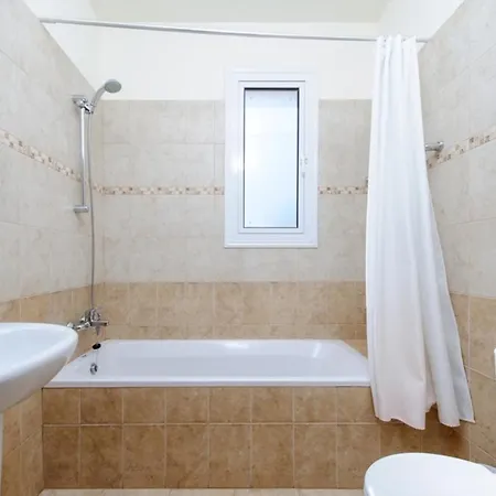 Beautiful With Private Pool, 1231 Villa Paralimni